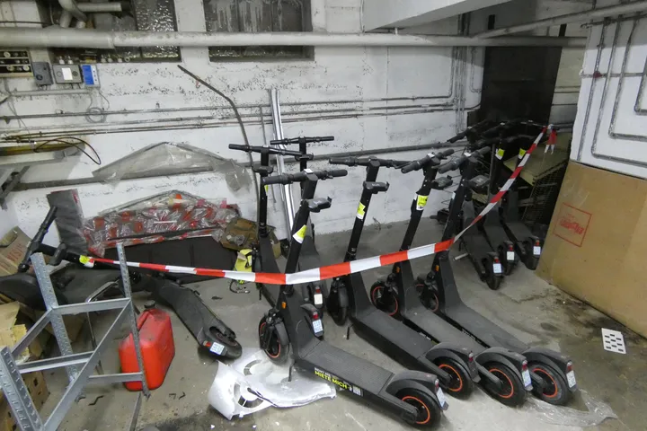 10x OKAI ES400A Profi E-Scooter